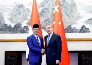 中国外长王毅同印尼外长苏吉约诺会谈