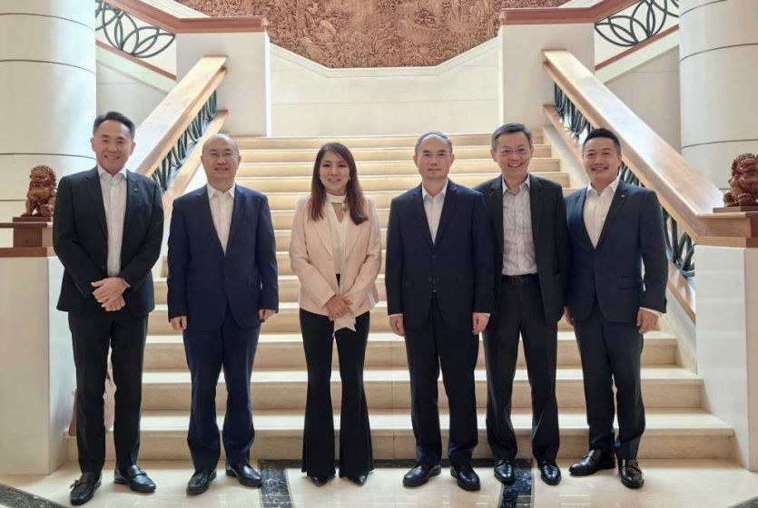 中国驻新加坡大使曹忠明会见新加坡星展集团首席执行官陈淑珊