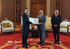 新任中国驻哥打基纳巴卢总领事朱兴龙到任拜会沙巴州首席部长、副部长