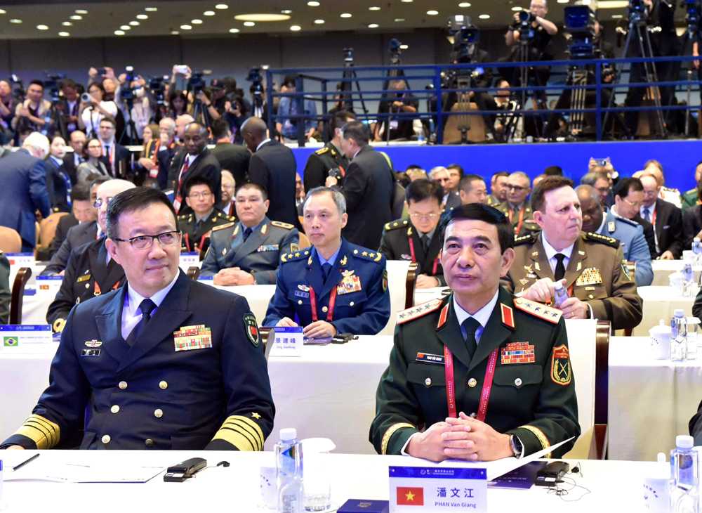 中国国防部长董军会见出席北京香山论坛的越南国防部长等人