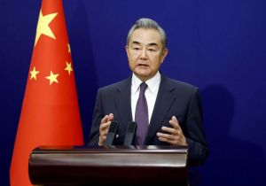 中国外长同柬埔寨、泰国外长通话 柬泰边境冲突持续下去对双方都无益，也有损东盟团结