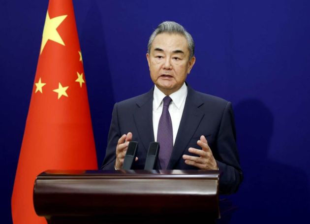 中国外长同柬埔寨、泰国外长通话 柬泰边境冲突持续下去对双方都无益，也有损东盟团结