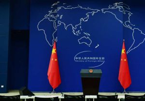 美国强行控制委内瑞拉总统马杜罗夫妇 中国外交部：予以强烈谴责 呼吁立即释放