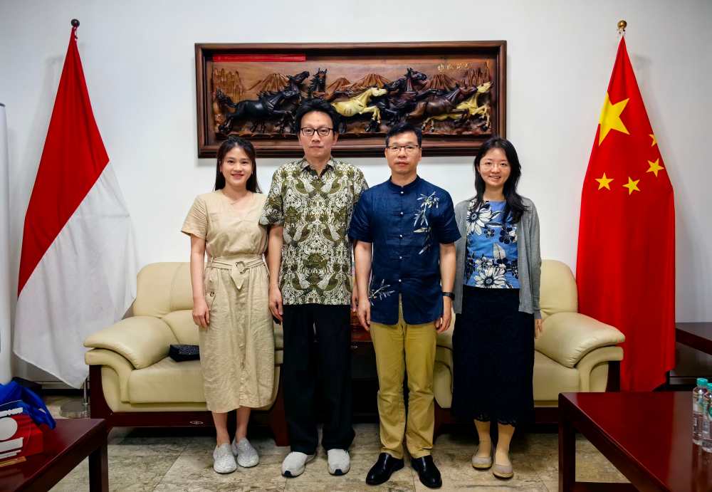 中国驻泗水总领事叶素会见印尼中医师协会主席洪维浩