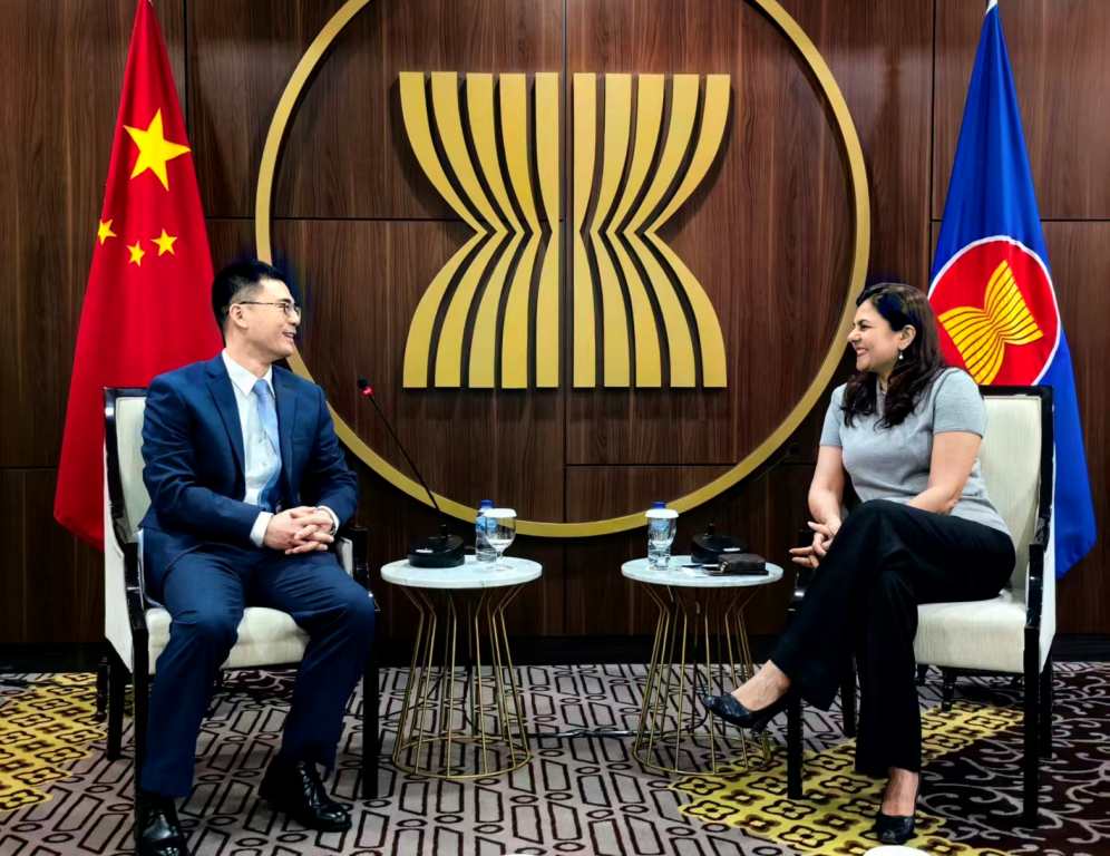 新任中国驻东盟大使王擎到任拜会东盟副秘书长阿斯塔纳