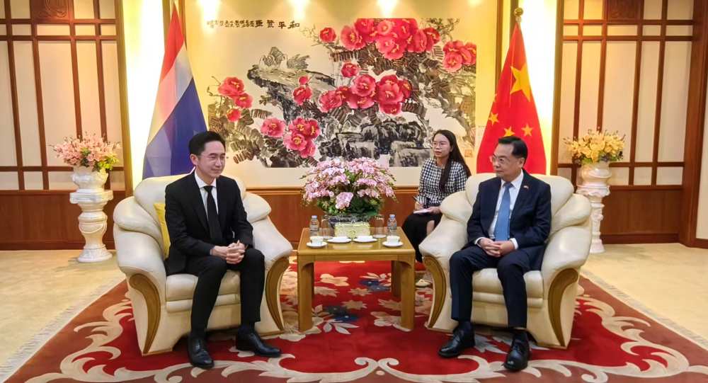 泰国为泰党高层做客中国驻泰大使馆