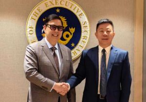 中国驻菲律宾大使井泉会见菲律宾文官长雷克托 就中菲关系、海上问题等议题交换意见