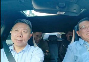 中国比亚迪电动车在菲律宾销量进入前三名 中国大使邀菲官员共同试驾