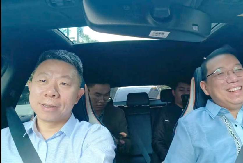 中国比亚迪电动车在菲律宾销量进入前三名 中国大使邀菲官员共同试驾