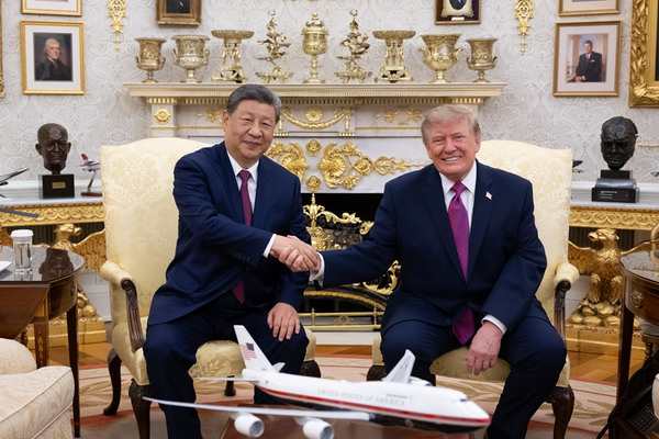 中国国家主席习近平同美国总统特朗普举行会谈