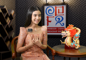 柬埔寨小公主诺罗敦·珍娜唱中文歌、庆中国龙年春节