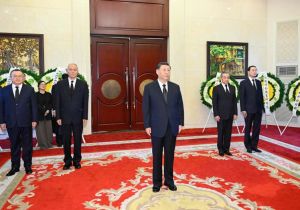 中国最高领导人习近平吊唁越共中央总书记阮富仲逝世