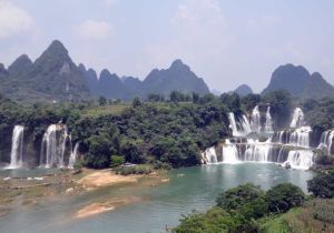 中国、越南在亚洲最大的跨国瀑布设置跨境旅游合作区 已正式运营