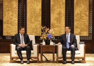 中国云南省长会见柬埔寨首相洪玛奈