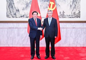 中共中央政治局常委、中央纪委书记李希会见越南共产党代表团