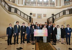 泰国总理佩通坦感谢中方为泰洪灾捐助善款