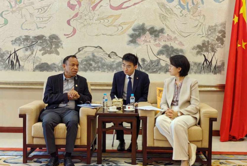 中国大使会见东帝汶贸易与工业部长 就扩大东帝汶产品对华出口交换意见 