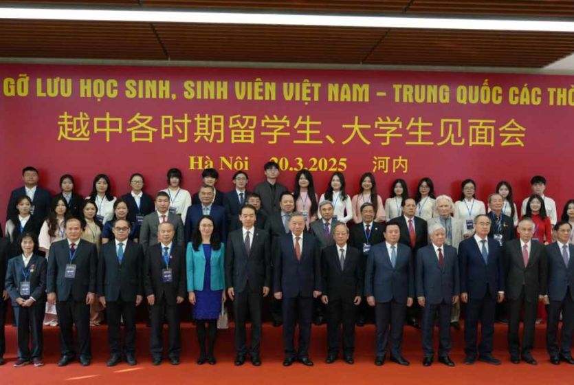 越南隆重举办越中各时期留学生、大学生见面会 越共中央总书记出席