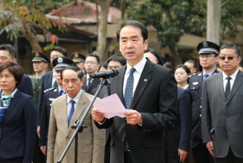 中国驻越南大使何炜祭扫河内嘉林中国烈士陵园