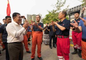 缅甸领导人敏昂莱慰问中国救援队伍 对中方地震后全力救援表示感谢