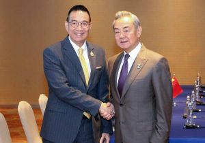 中国外长王毅会见泰国外长 中方支持泰方全面参与金砖合作