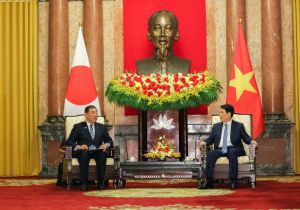 越南国家主席梁强会见日本首相石破茂