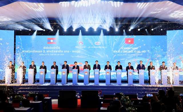 老越国际港口3号码头在越南落成 越南和老挝两国国家主席出席仪式