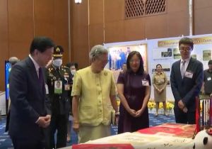 泰国外交部“小大使”基金会举办成立25周年庆祝活动 诗琳通公主向中国大使颁发纪念牌
