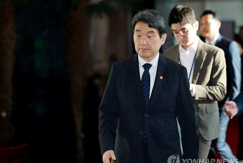 群龙无首！韩国总统被罢免 总理、经济副总理辞职 社会副总理担任代总统