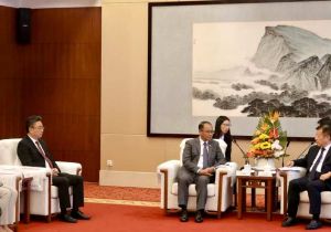 中国江苏省副省长方伟会见缅甸驻华大使吴丁貌瑞和中国—东盟中心秘书长史忠俊 