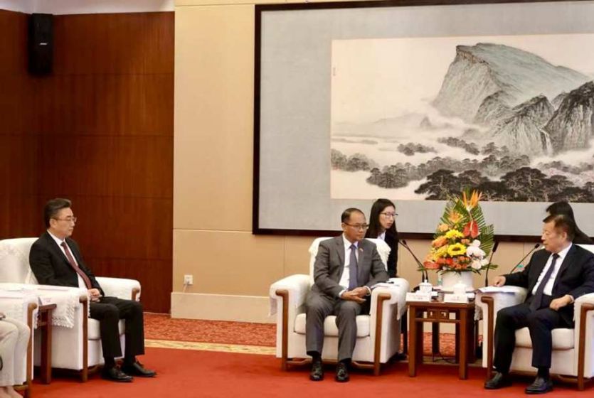 中国江苏省副省长方伟会见缅甸驻华大使吴丁貌瑞和中国—东盟中心秘书长史忠俊 