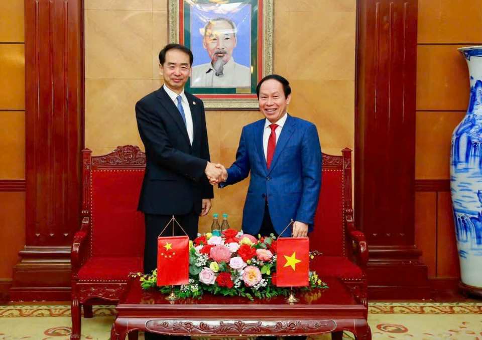 中国驻越南大使何炜会见越南海防市委书记黎进洲