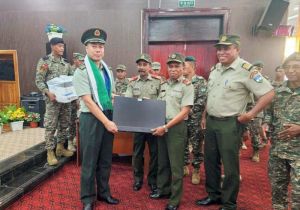 中国驻东帝汶使馆向东帝汶国防军捐赠办公器材