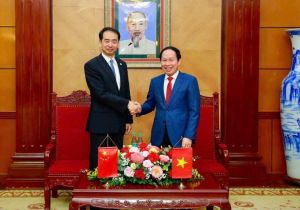 中国驻越南大使何炜会见越南海防市委书记黎进洲