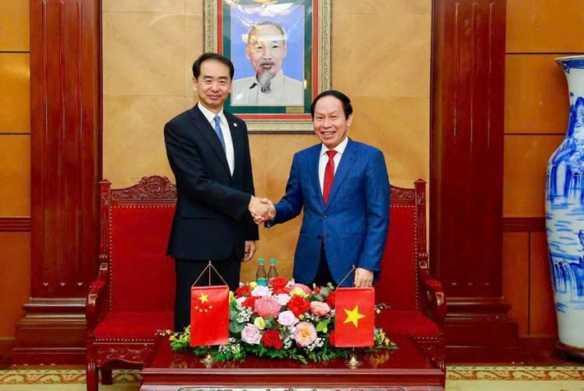 中国驻越南大使何炜会见越南海防市委书记黎进洲
