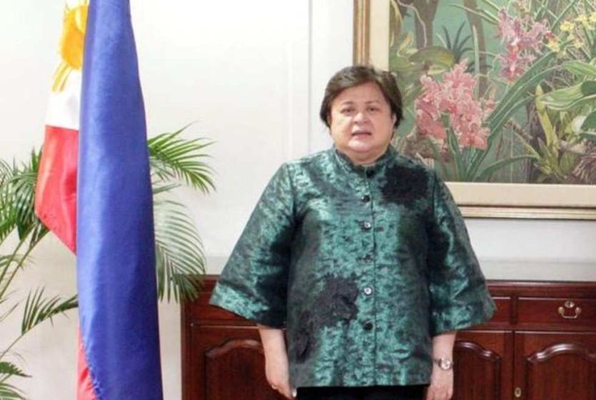 菲律宾外交部长马纳罗辞职 总统任命女副外长拉扎罗为新外长
