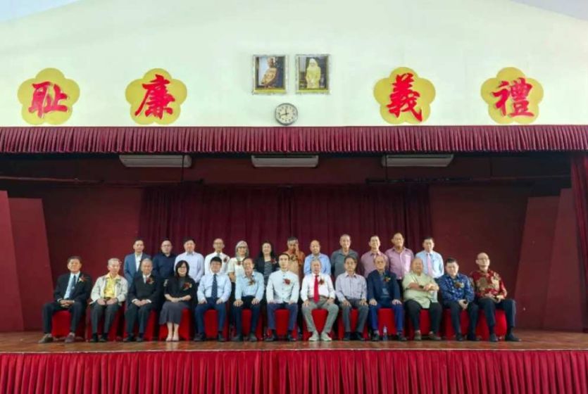中国驻文莱大使肖建国同马来奕华社友好交流