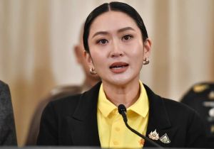 泰国总理佩通坦与柬埔寨参议院主席洪森通话被柬方泄露 泰政局面临剧变 总理含泪致歉  