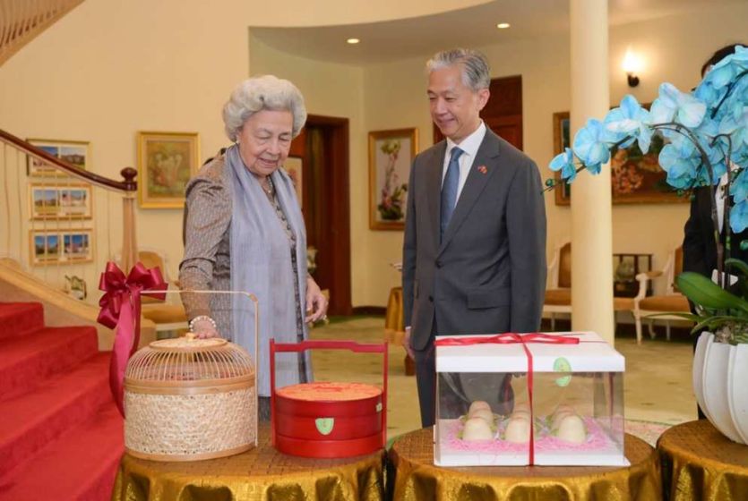 中国驻柬埔寨大使汪文斌祝贺柬埔寨太后莫尼列90寿辰 转达中国领导人祝福