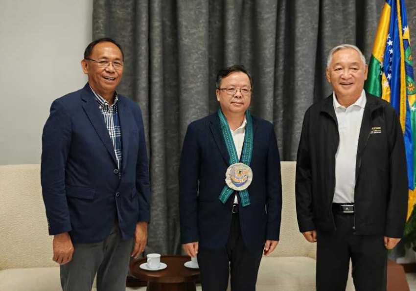 中国驻菲律宾大使黄溪连访问菲律宾卡加延省和伊莎贝拉省