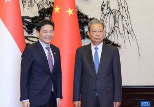 中国全国人大常委会委员长赵乐际会见新加坡总理黄循财