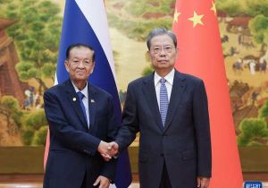 中国全国人大常委会委员长赵乐际同泰国国会主席兼下议院议长万诺会谈