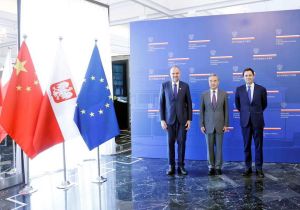 中国外长王毅集体会见欧盟及成员国驻华使节