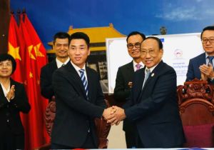 北京平澜公益基金会向柬埔寨捐赠移动医疗手术车