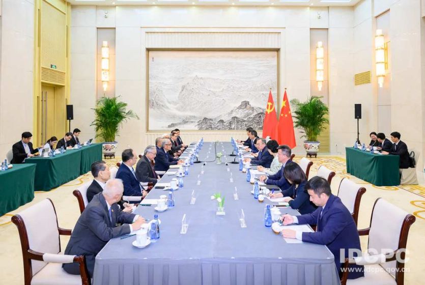 中共中央对外联络部部长刘建超会见泰国前驻华大使代表团