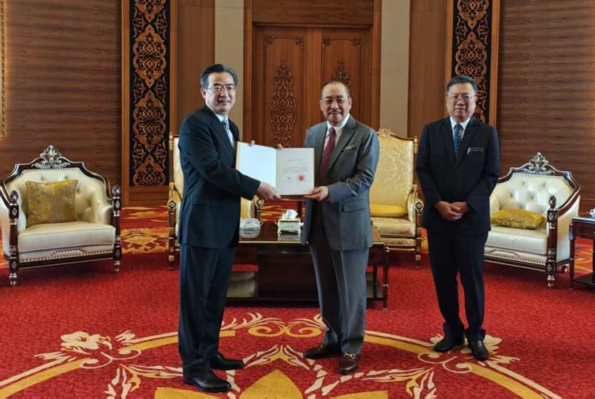 新任中国驻哥打基纳巴卢总领事朱兴龙到任拜会沙巴州首席部长、副部长