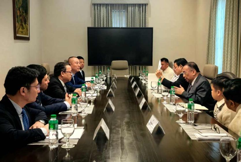 中国驻菲律宾大使黄溪连会见菲律宾文官长、总统反有组织犯罪委员会主席贝萨明 