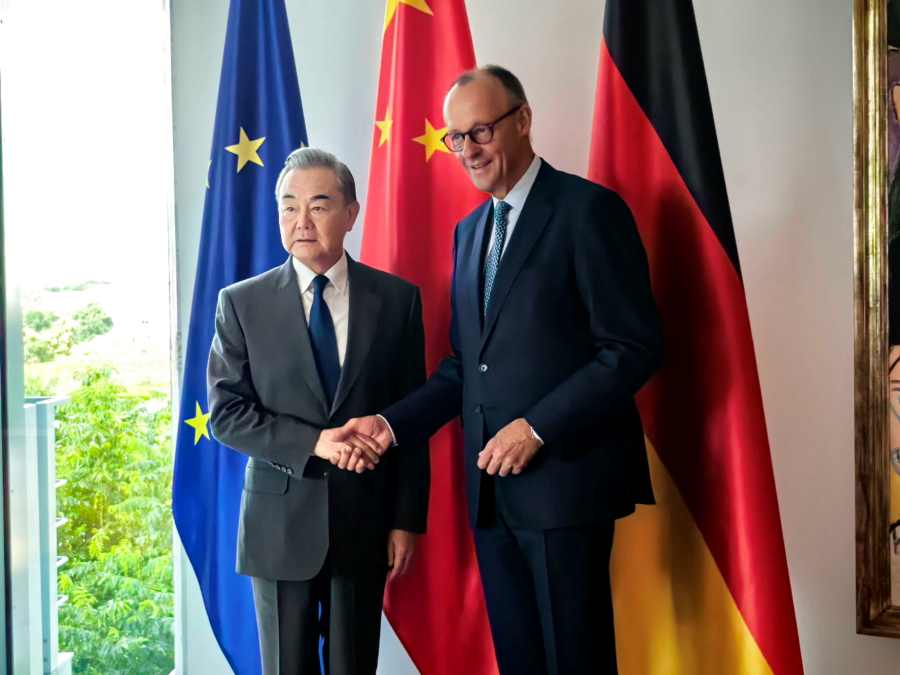 德国总理默茨会见中国外交部长王毅 德国新政府坚持一个中国政策