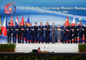 东盟与中日韩（10+3）外长会在吉隆坡举行  中国外长就下阶段合作提出四点建议