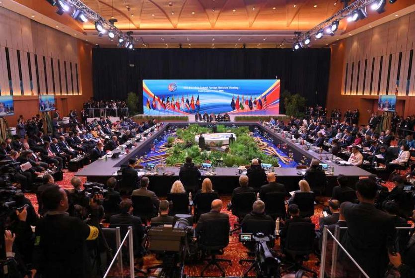 第15届东亚峰会外长会在吉隆坡举行 中国外长提出三点建议